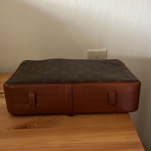 Vintage Louis Vuitton rectangular crossbody, strap missing, zipper separation - Picture 6 of 15